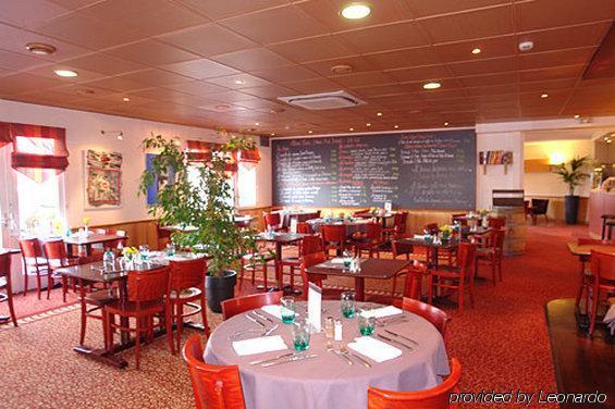 Brit Hotel Rennes Le Castel Ресторан фото