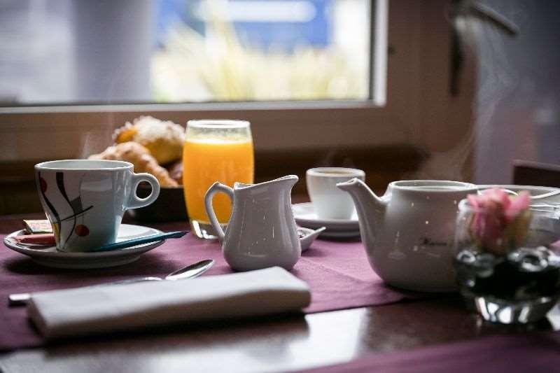 Brit Hotel Rennes Le Castel Ресторан фото
